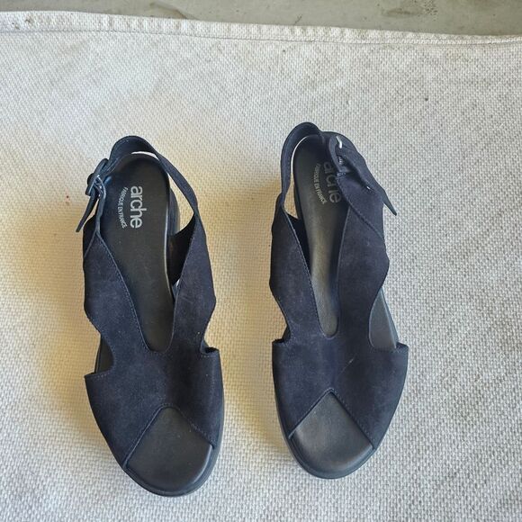 Arche Women's Black Sandals - Picture 1 of 9